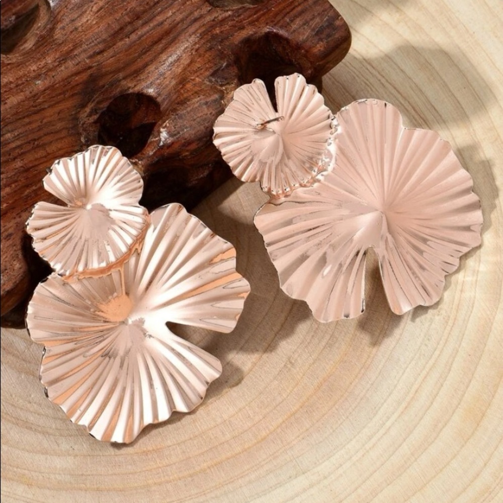 Flower design earrings
